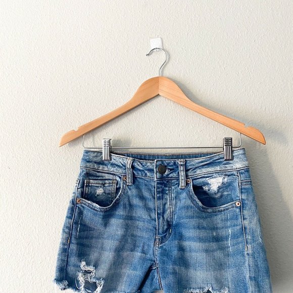 American Eagle Med Wash Frayed Hem Shorts Size 2 - Picture 3 of 7